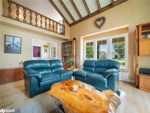 684 Glen Crescent, Orillia, ON - Indoor Photo Showing Living Room