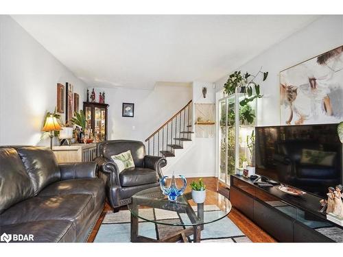 37-506 Normandy Street, Oshawa, ON - Indoor Photo Showing Living Room