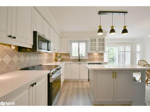 58 Brushwood Crescent, Barrie, ON - Indoor Photo Showing Kitchen With Upgraded Kitchen