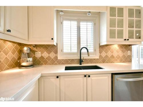 58 Brushwood Crescent, Barrie, ON - Indoor Photo Showing Kitchen