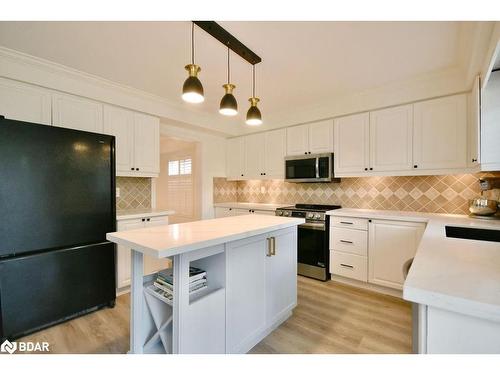 58 Brushwood Crescent, Barrie, ON - Indoor Photo Showing Kitchen With Upgraded Kitchen