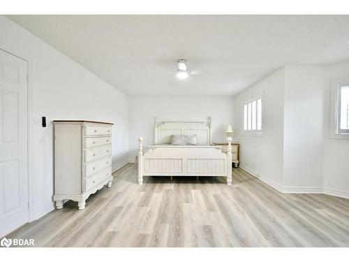 58 Brushwood Crescent, Barrie, ON - Indoor Photo Showing Bedroom