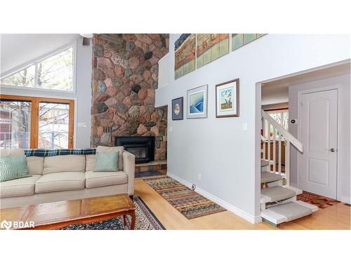 39 Maplecrest Crt Court, Oro-Medonte, ON - Indoor Photo Showing Living Room With Fireplace