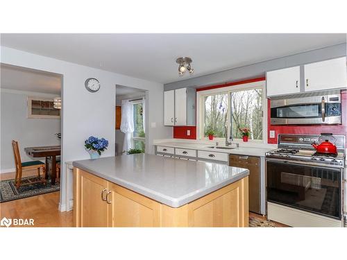 39 Maplecrest Crt Court, Oro-Medonte, ON - Indoor Photo Showing Kitchen