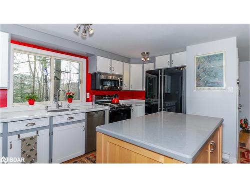 39 Maplecrest Crt Court, Oro-Medonte, ON - Indoor Photo Showing Kitchen