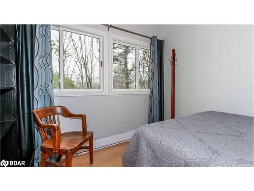 39 Maplecrest Crt Court, Oro-Medonte, ON - Indoor Photo Showing Bedroom