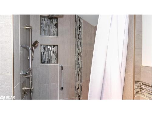 39 Maplecrest Crt Court, Oro-Medonte, ON -  Photo Showing Bathroom