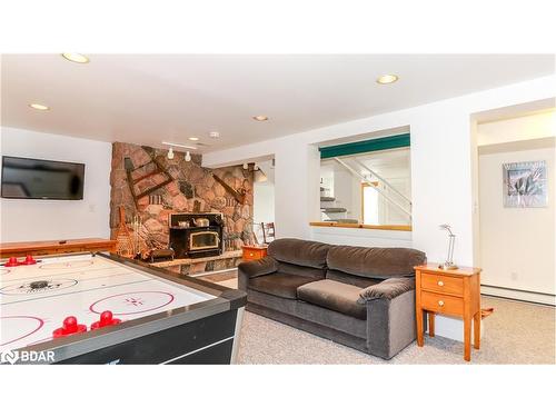 39 Maplecrest Crt Court, Oro-Medonte, ON - Indoor Photo Showing Living Room With Fireplace