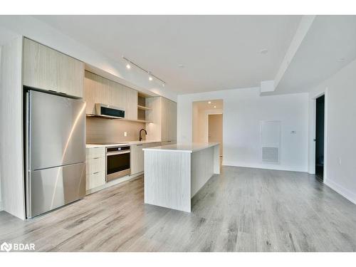 702-185 Dunlop Street East, Barrie, ON - Indoor Photo Showing Kitchen