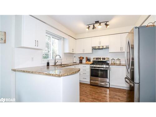 68 Stoneybrook Crescent, Barrie, ON - Indoor Photo Showing Kitchen