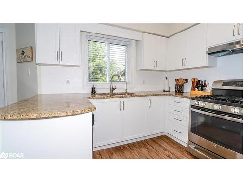 68 Stoneybrook Crescent, Barrie, ON - Indoor Photo Showing Kitchen