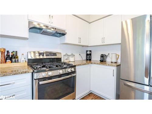 68 Stoneybrook Crescent, Barrie, ON - Indoor Photo Showing Kitchen