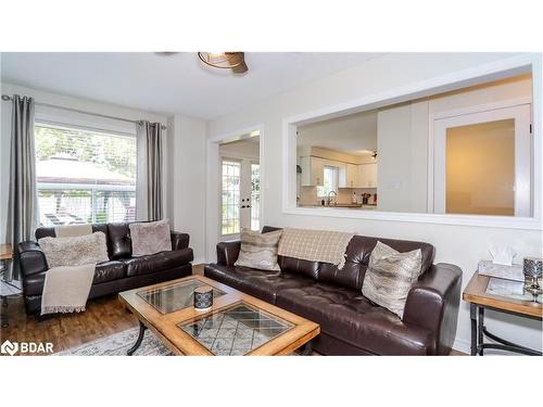 68 Stoneybrook Crescent, Barrie, ON - Indoor Photo Showing Living Room