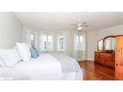 68 Stoneybrook Crescent, Barrie, ON - Indoor Photo Showing Bedroom