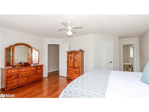 68 Stoneybrook Crescent, Barrie, ON - Indoor Photo Showing Bedroom