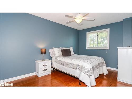 68 Stoneybrook Crescent, Barrie, ON - Indoor Photo Showing Bedroom