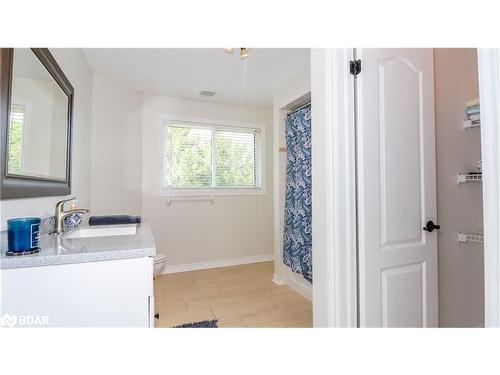 68 Stoneybrook Crescent, Barrie, ON - Indoor Photo Showing Bathroom