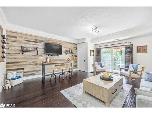 412-43 Ferndale Drive S, Barrie, ON - Indoor Photo Showing Living Room