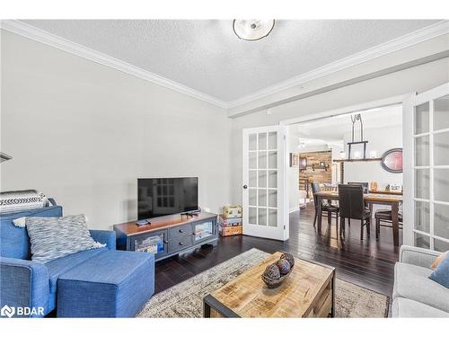 412-43 Ferndale Drive S, Barrie, ON - Indoor Photo Showing Living Room