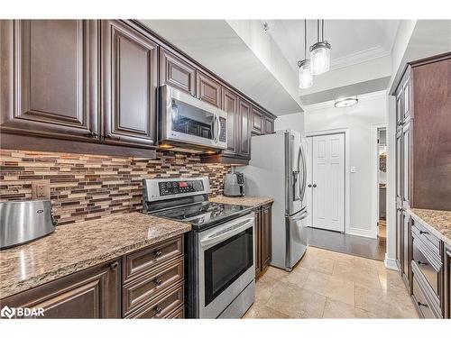 412-43 Ferndale Drive S, Barrie, ON - Indoor Photo Showing Kitchen