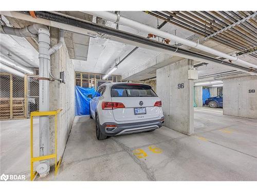 412-43 Ferndale Drive S, Barrie, ON - Indoor Photo Showing Garage