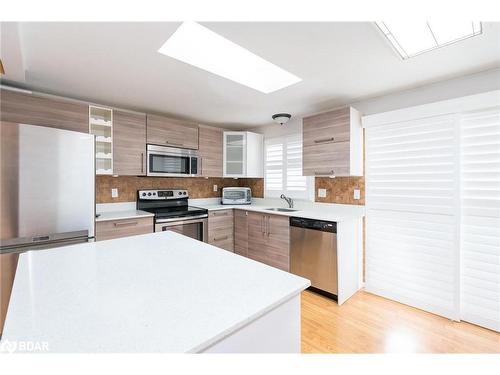 9 Coles Street, Barrie, ON - Indoor Photo Showing Kitchen