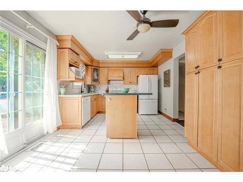 9 Oriole Court, Barrie, ON - Indoor Photo Showing Kitchen