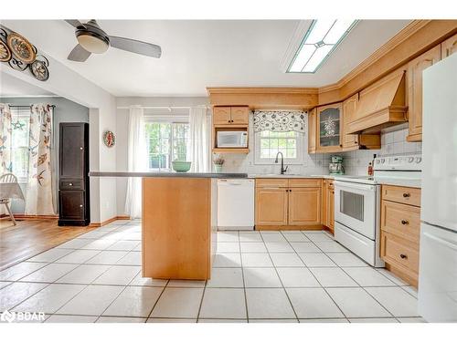 9 Oriole Court, Barrie, ON - Indoor Photo Showing Kitchen