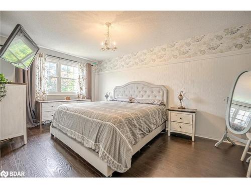 9 Oriole Court, Barrie, ON - Indoor Photo Showing Bedroom