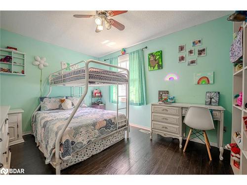 9 Oriole Court, Barrie, ON - Indoor Photo Showing Bedroom