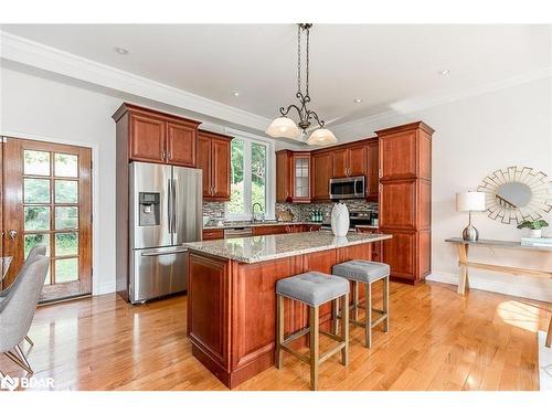 16 Gray Lane, Barrie, ON - Indoor Photo Showing Kitchen