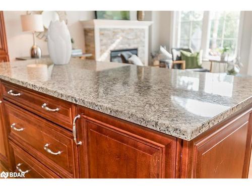 16 Gray Lane, Barrie, ON - Indoor Photo Showing Kitchen