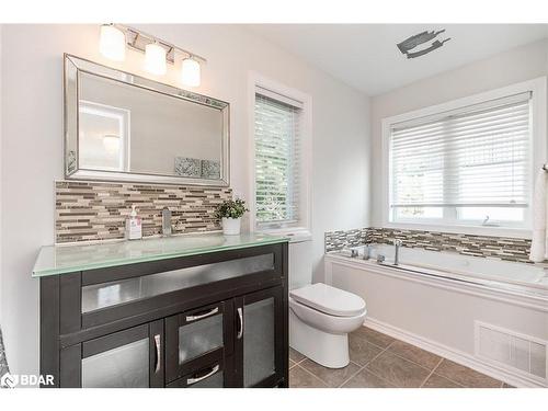 16 Gray Lane, Barrie, ON - Indoor Photo Showing Bathroom