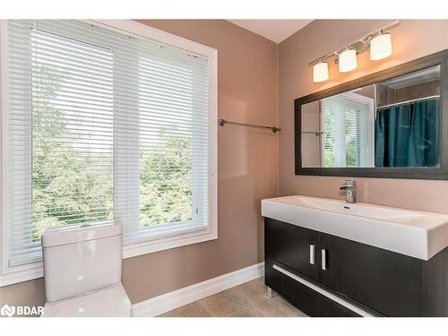 16 Gray Lane, Barrie, ON - Indoor Photo Showing Bathroom