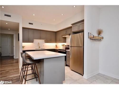 404-20 Koda Street, Barrie, ON - Indoor Photo Showing Kitchen With Upgraded Kitchen