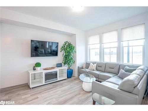 12 Samantha Lane, Midland, ON - Indoor Photo Showing Living Room