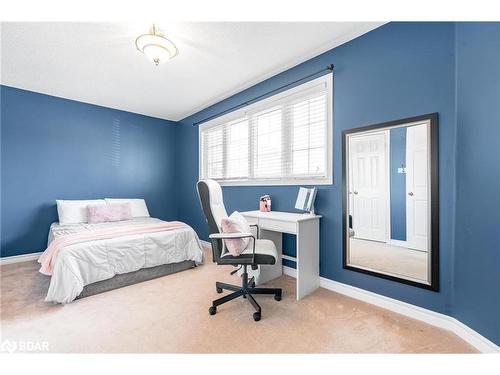 48 Windsor Crescent, Barrie, ON - Indoor Photo Showing Bedroom