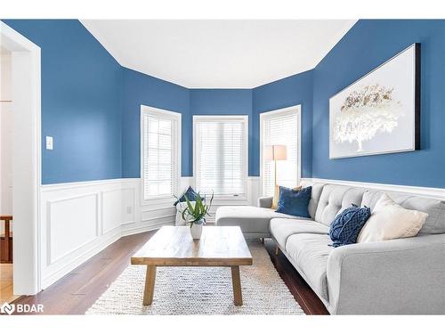 48 Windsor Crescent, Barrie, ON - Indoor Photo Showing Living Room