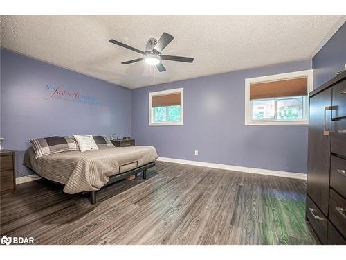 214 Mapleton Avenue, Barrie, ON - Indoor Photo Showing Bedroom