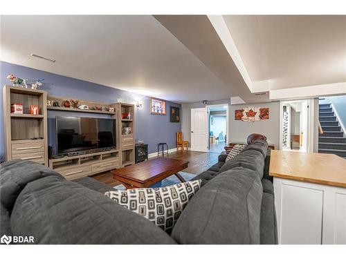 214 Mapleton Avenue, Barrie, ON - Indoor Photo Showing Living Room