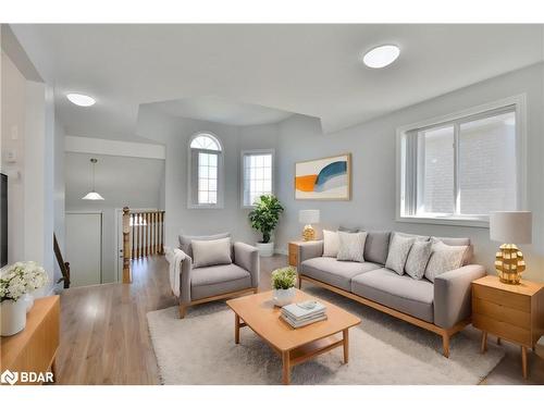 4 Shalom Way, Barrie, ON - Indoor Photo Showing Living Room