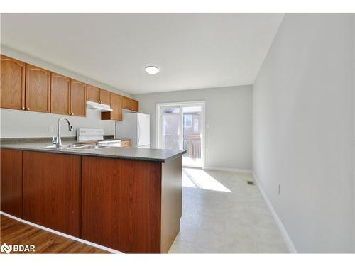 4 Shalom Way, Barrie, ON - Indoor Photo Showing Kitchen