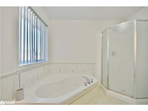 4 Shalom Way, Barrie, ON - Indoor Photo Showing Bathroom