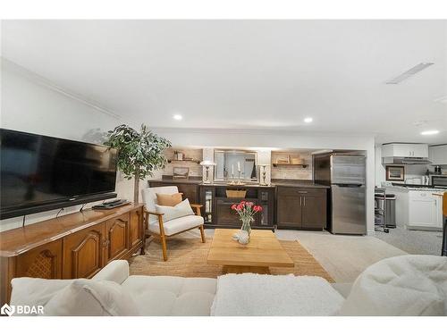 2038 Snow Valley Road, Springwater, ON - Indoor Photo Showing Living Room