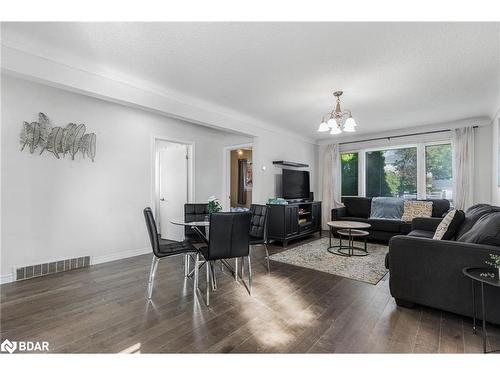 36 Fawell Avenue, St. Catharines, ON - Indoor Photo Showing Living Room