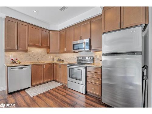 31 Marina Village Drive Drive, Port Severn, ON - Indoor Photo Showing Kitchen