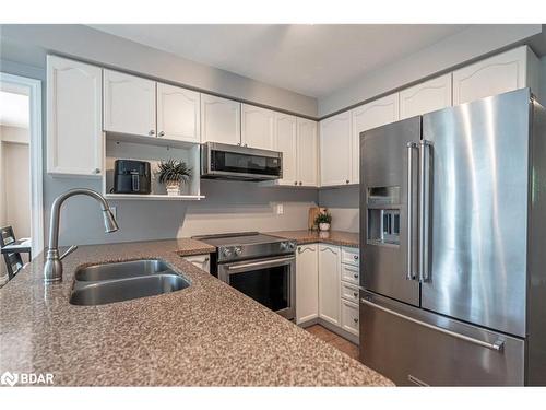 199 Hanmer Street W, Barrie, ON - Indoor Photo Showing Kitchen With Stainless Steel Kitchen With Double Sink With Upgraded Kitchen