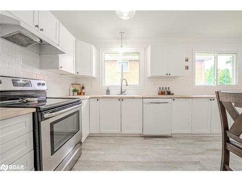 26A Lount Street, Barrie, ON - Indoor Photo Showing Kitchen