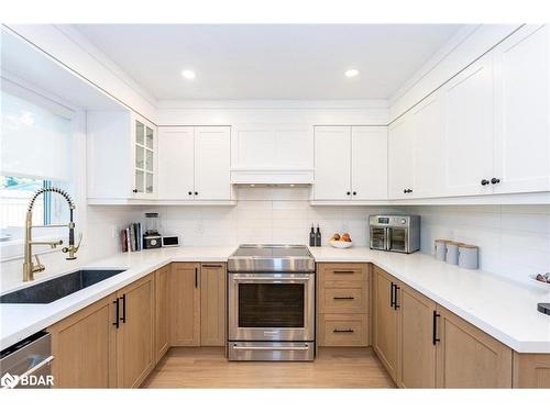 993 Whitney Crescent, Midland, ON - Indoor Photo Showing Kitchen With Upgraded Kitchen