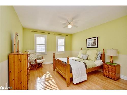 41 Camelot Square, Barrie, ON - Indoor Photo Showing Bedroom